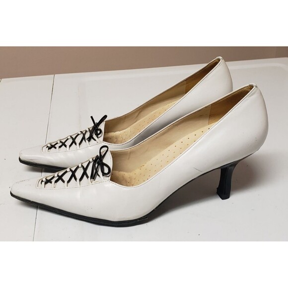 BCBGirls Women's White Stiletto Heels with Black Lace Pointed Toe Sz 8.5 Padded - Picture 2 of 10